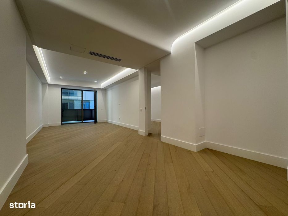3 Camere | Cortina 126 | Erouiancu Nicolae — fotografia 1