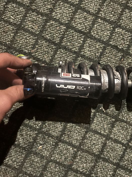 Vand suspensie rockshox vivid R2C