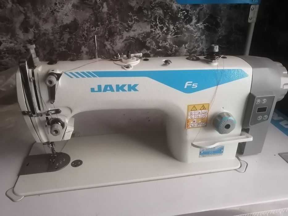 JAKK tikuv mashinasi F5 srochni sotiladi