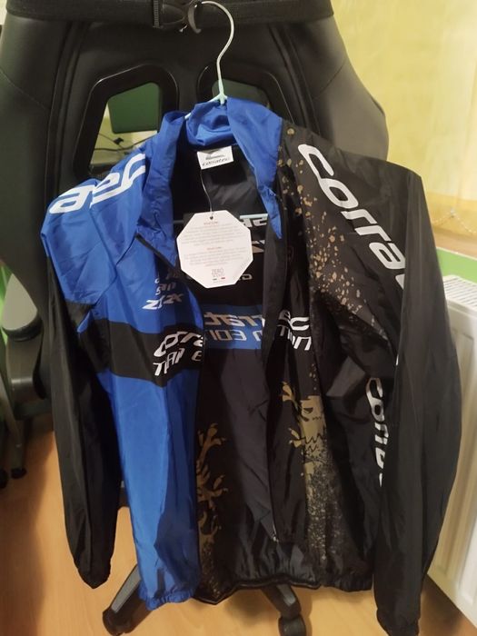 jacketa rezistenta la vant