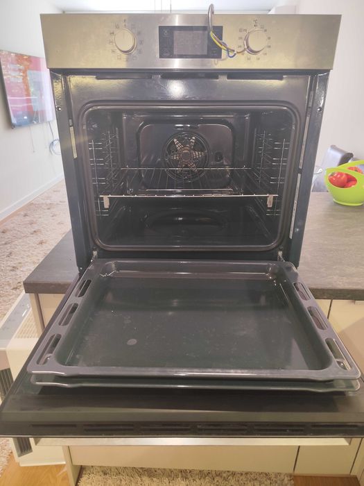 Фурна за вграждане Hotpoint Ariston FA3 841 H IX HA – Инокс – Като нова!
