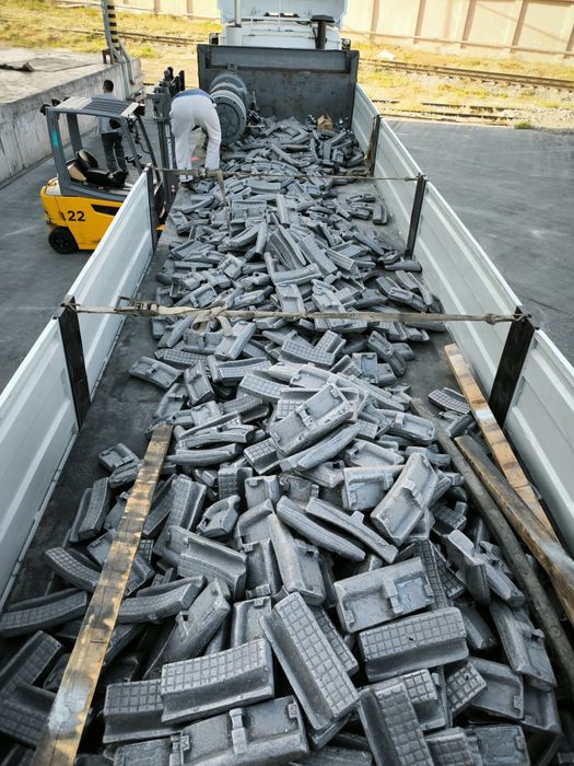 Колодки тормозные, для ЖД вагонов и тепловозов.