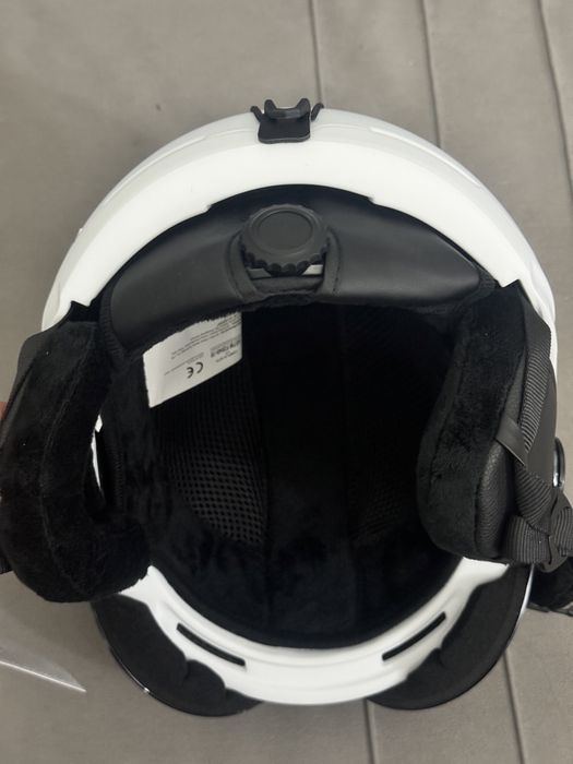 Продам лыжные шлема новые