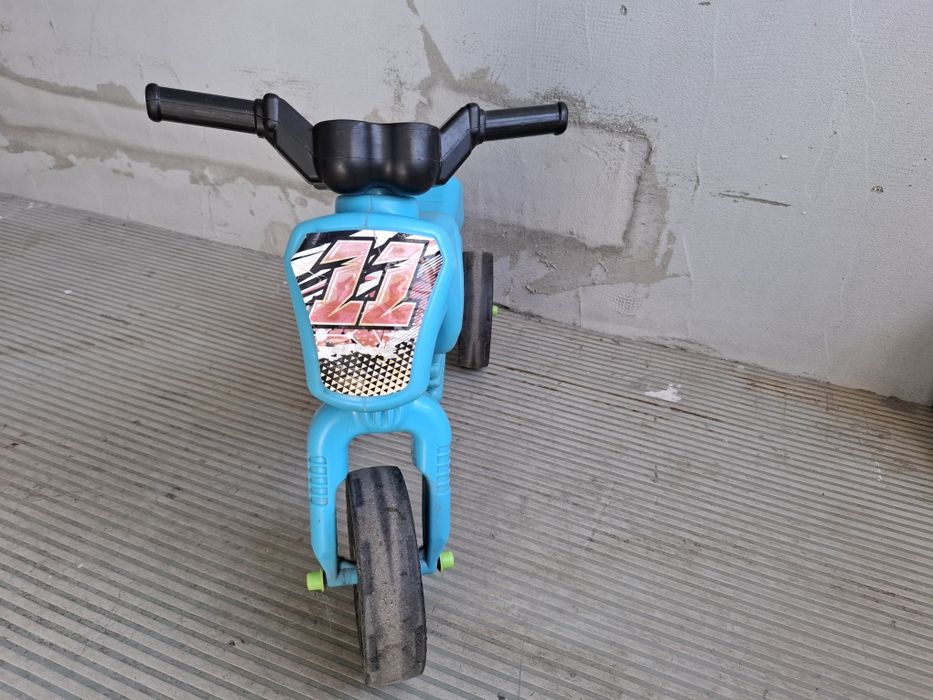 Vand motoreta și leagan copii