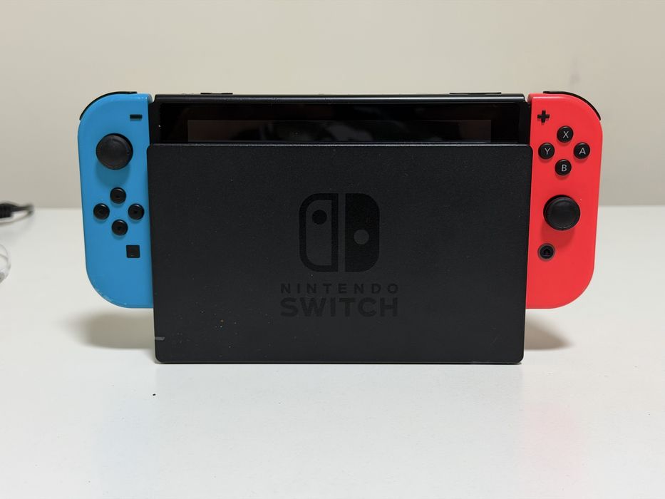 Nintendo Switch V2 полный комплект + игры