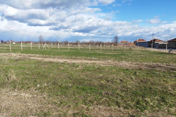 Дава се под наем Парцел в Раковски - 1200 кв.м за 153 € - Снимка #4