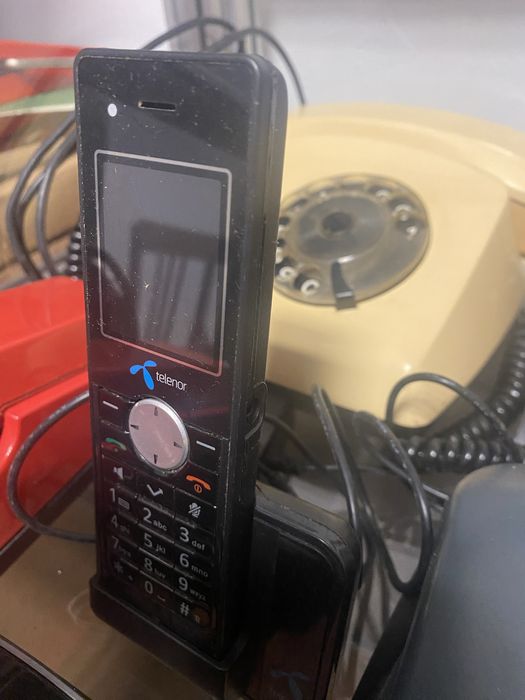 Лот стационарни телефонни апарати