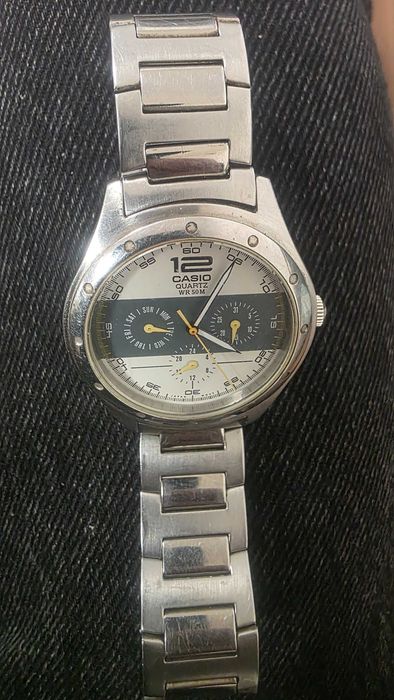 Часовник casio quartz