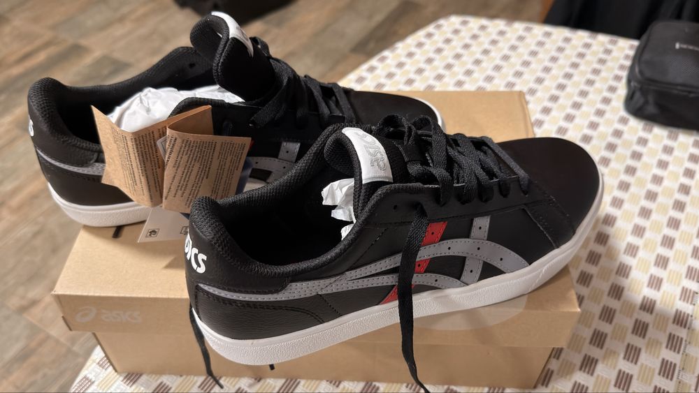 Сникърси Asics - чисто нови