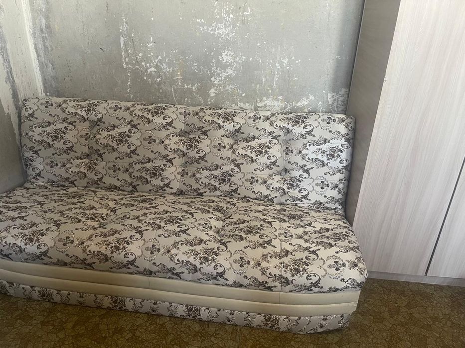 Отдам небольшой диван