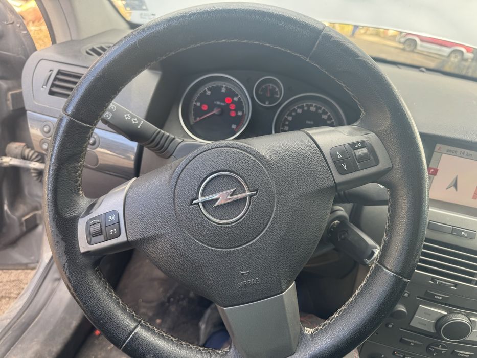 Астра H на части