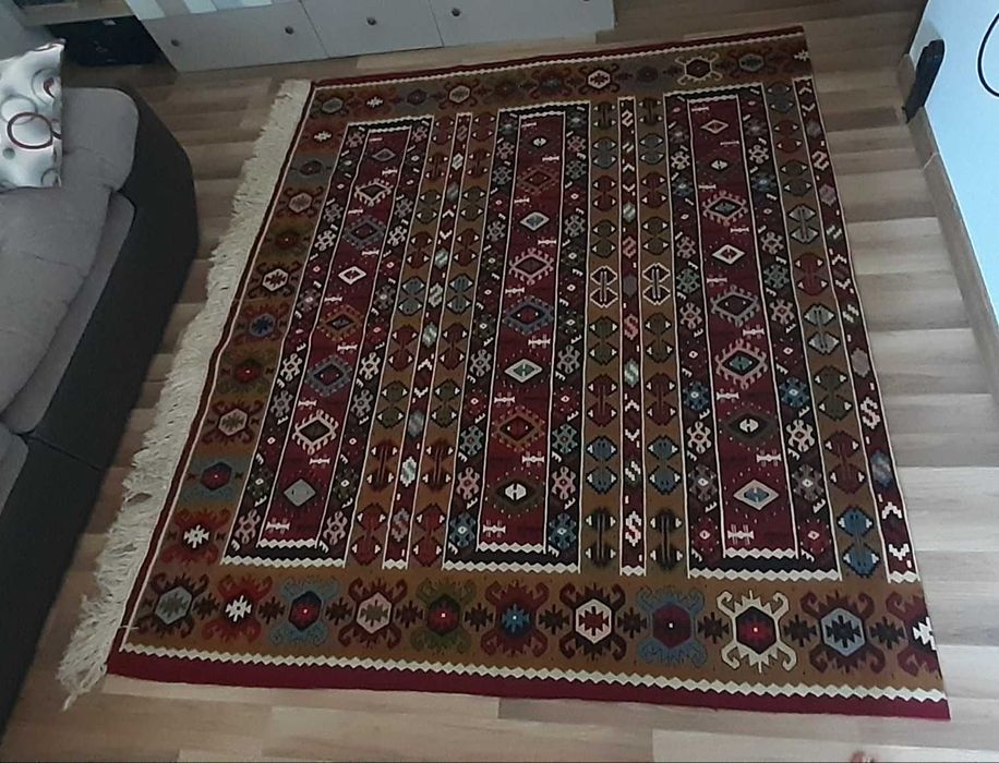 Чипровски килим в много добро състояние