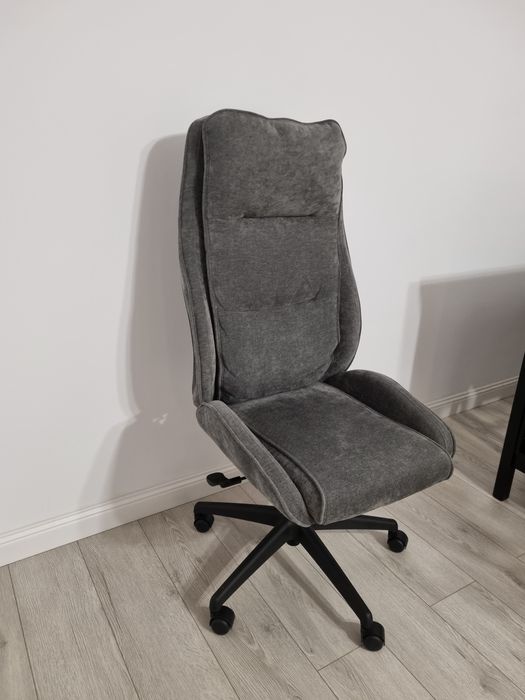 Scaun de birou rotativ