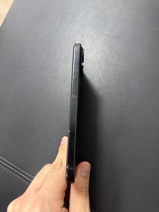 продаю iphone 15 128gb
