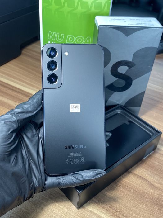 Samsung Galaxy s22 • 128 GB • Phantom Black