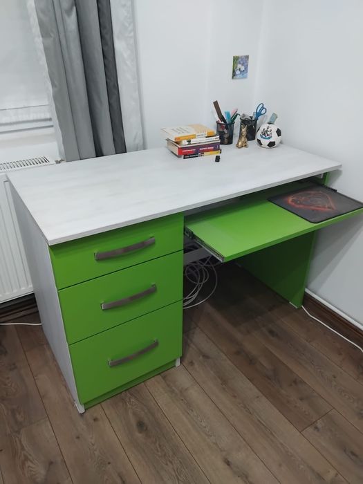 Birou - dimensiuni medii