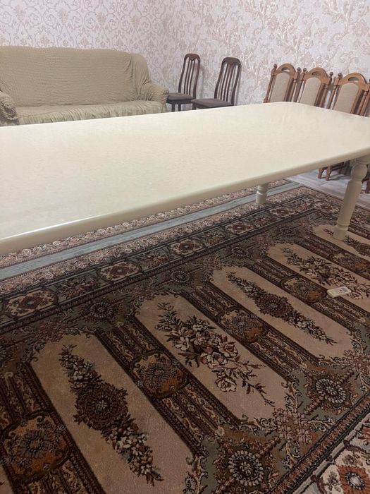 Продается в гостинную стол