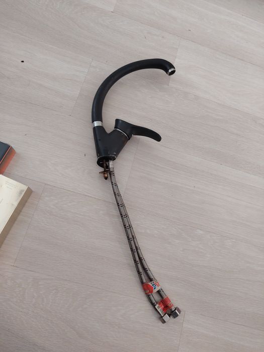 Продам смеситель на кухню