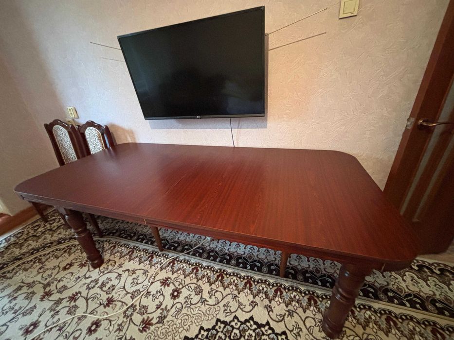 Стол со 6  стульями