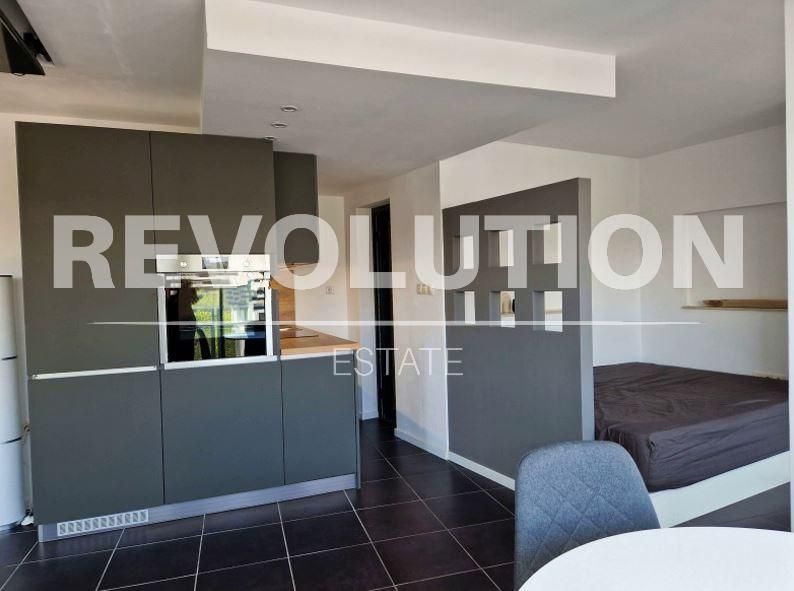 Дава се под наем Едностаен апартамент в Варна, Център - 58 кв.м за 700 € - Снимка #3