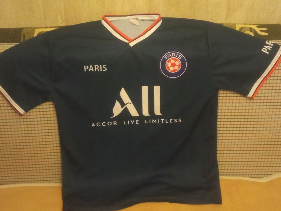 Фланелка на голмайстора от "Катар 2022" Мбапе на клубния му отбор  ПСЖ