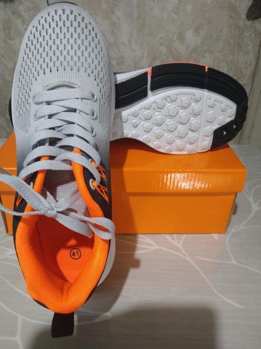 Обувки НОВИ-куча марка