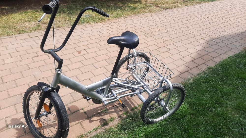 Vând tricicletă cu pedale