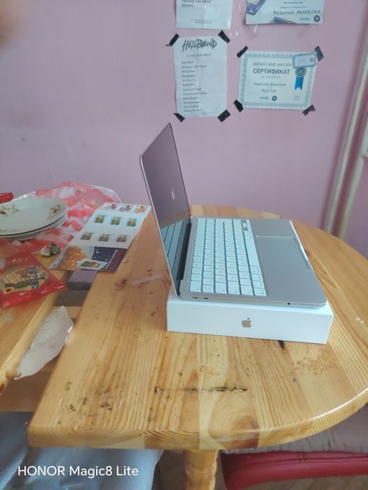 Чисто нов Apple MacBook Neo 13" (A18 Pro / 8GB / 256GB) – Пълен комплект, Гаранция!