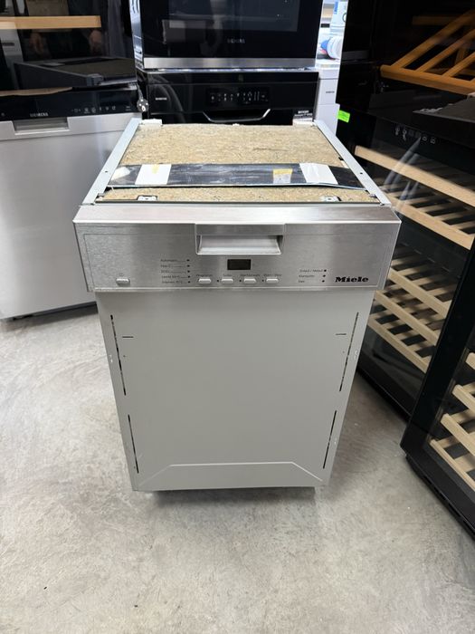 Съдомиялна за полу вграждане 45см MIELE