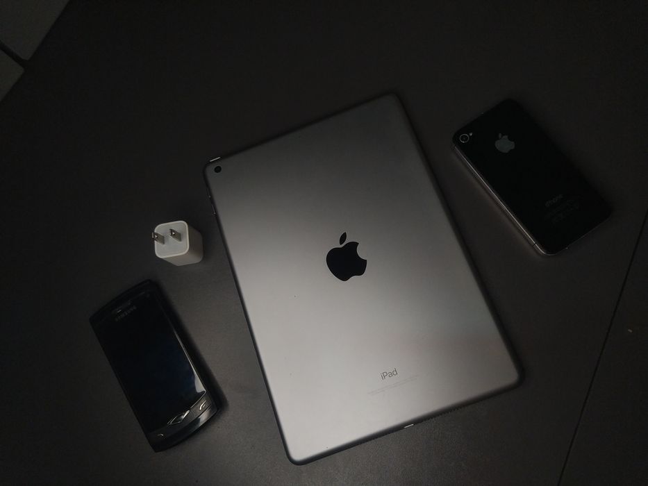 СРОЧНО!!! Продам iPad 5 в идеале