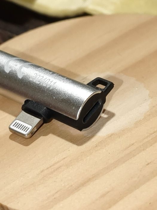 Lightning към 3.5 мм жак адаптер-преход