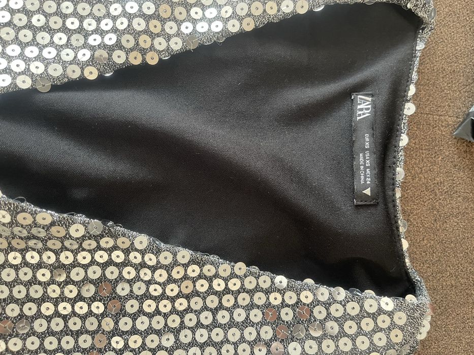 Ефектна рокля Zara