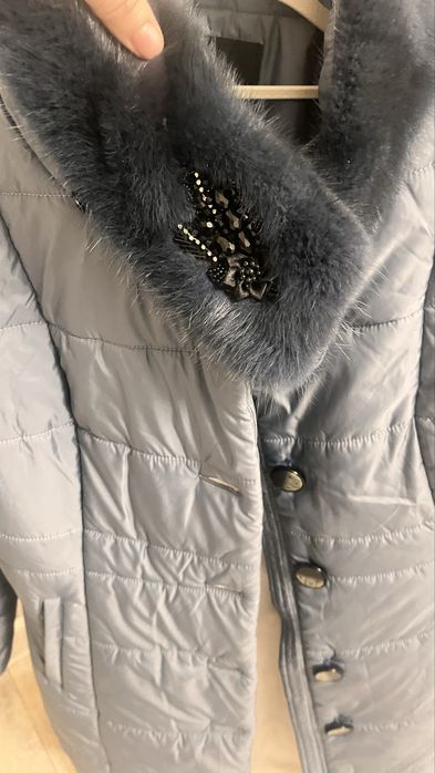 Қыста, күзде киетін куртка сатылады.