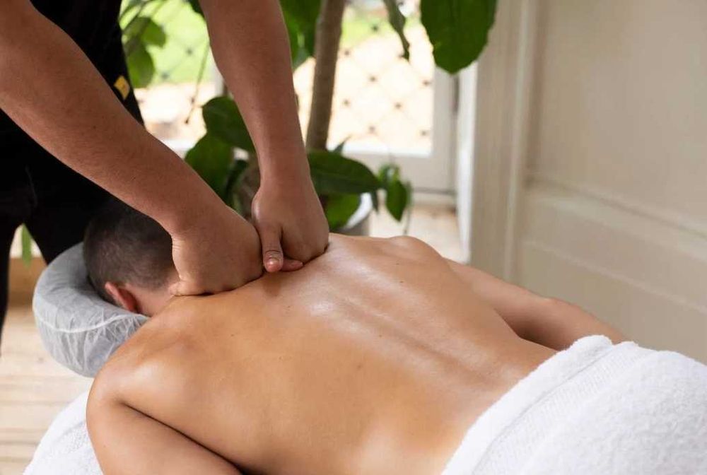 Eleganța relaxării: Masajul reconfortant în intimitatea locuinței tale
