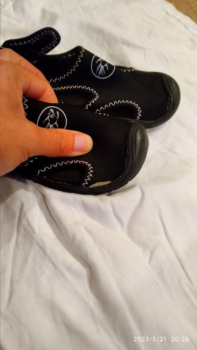 Vând pantofi/sandale pt copii pt plajă