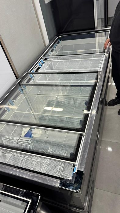 Витринный Холодильник