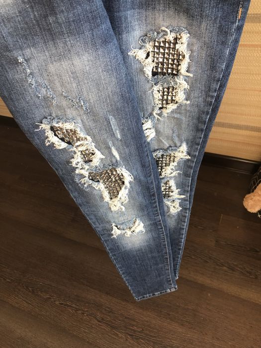 Продам джинсы со стразами