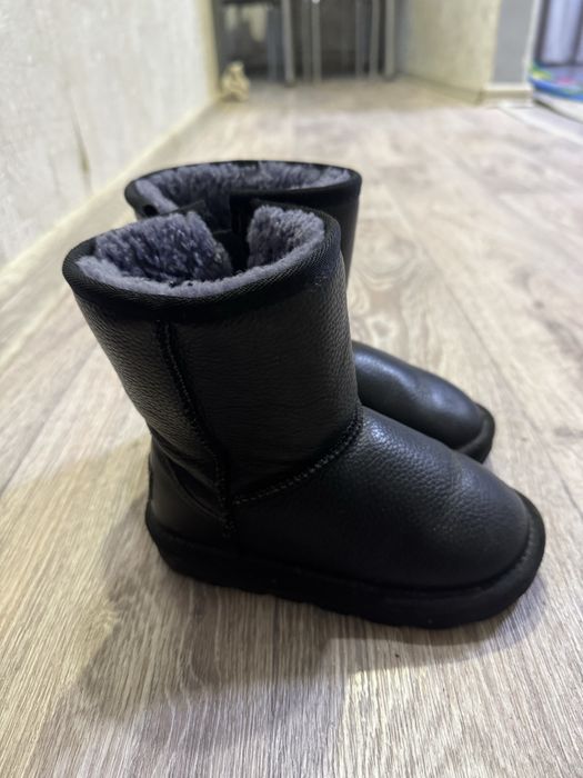 Продам угги детские