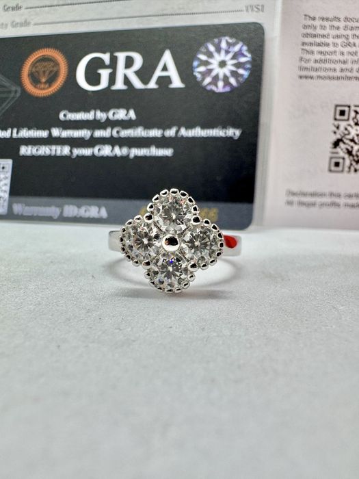 Сребърен пръстен с мойсанит (Диамант) 1.4 карата