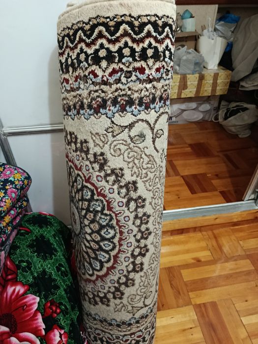 Продаётся ковёр 1.50 × 1.80