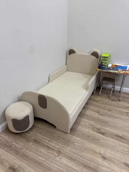 Кровать детская с пуфиком почти новая