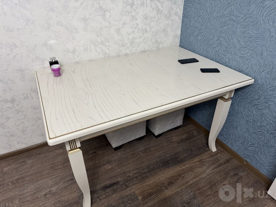 Обеденный стол.