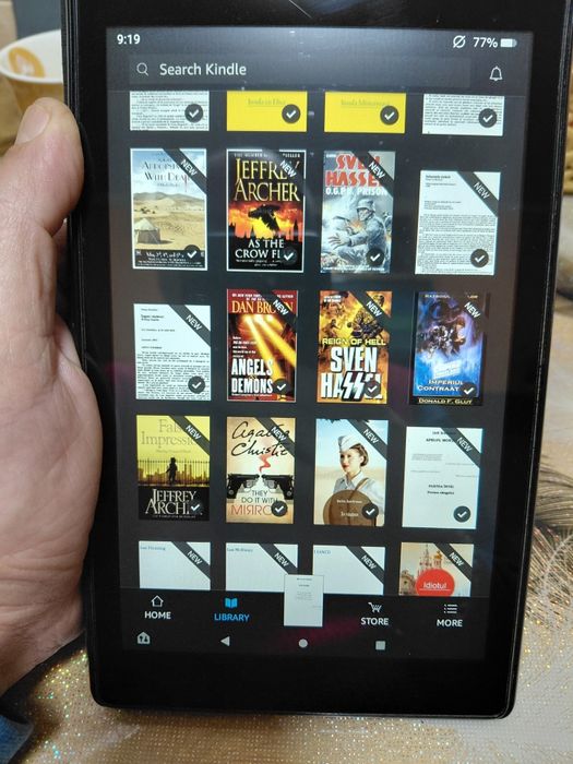 Vind kindle amazon generatia 8 cu peste 2300 de cărți în limba română