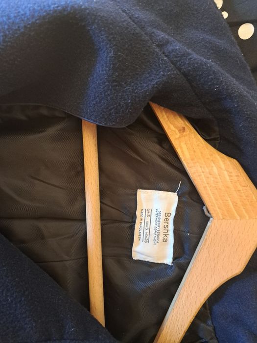 Bershka Палто в тъмносин цвят, размер S