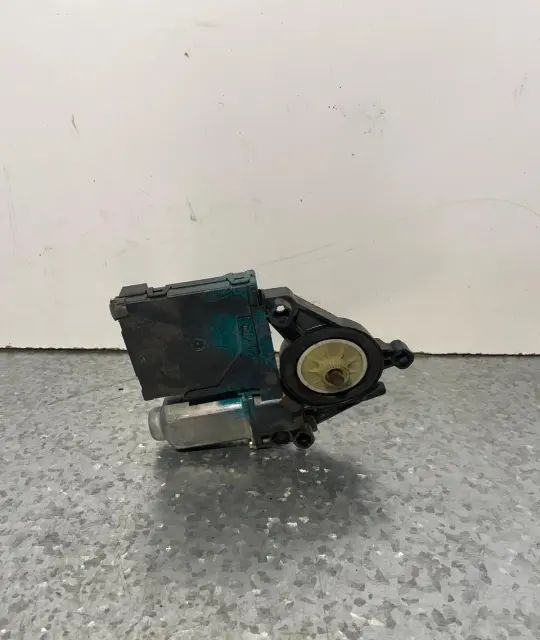 Motoras macara geam fata stanga 1K0 959 793 C Volkswagen VW Passat
