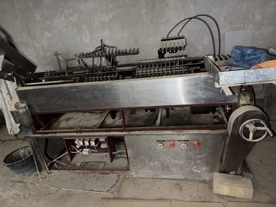 Ampula quyib yopib beradigan stanok sotiladi