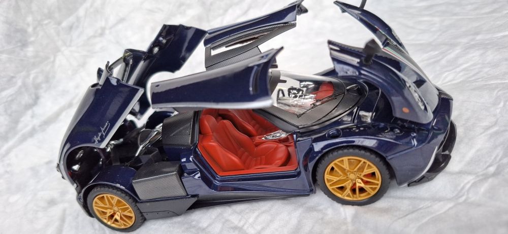 Метални  колички 1:24