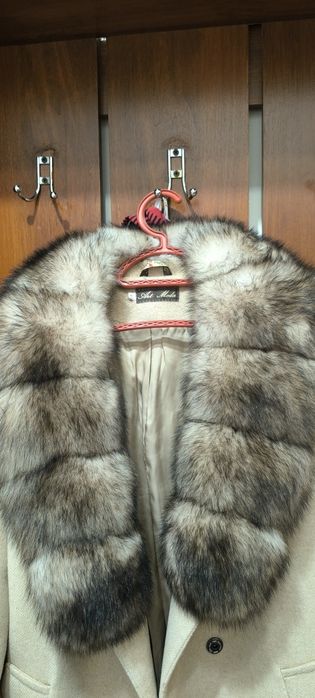 Зимнее пальто с мехом из песца