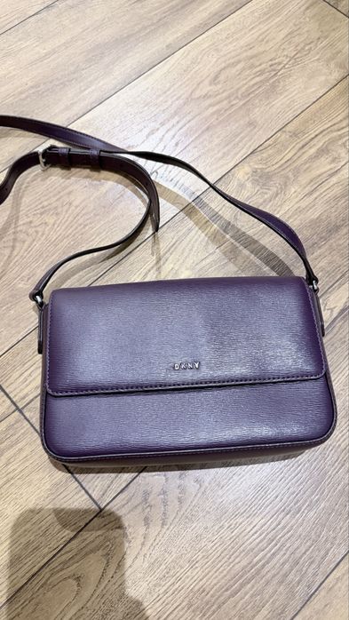 Кожаная сумка DKNY