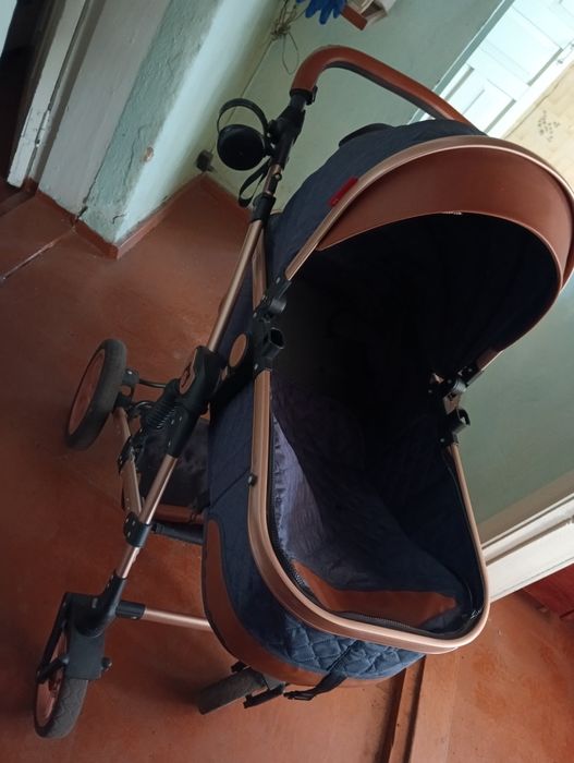 Продам  коляску для малыша